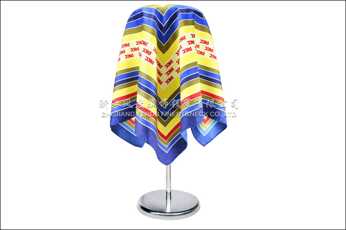 PICC保險 仿絲小方巾 規格：53x53cm