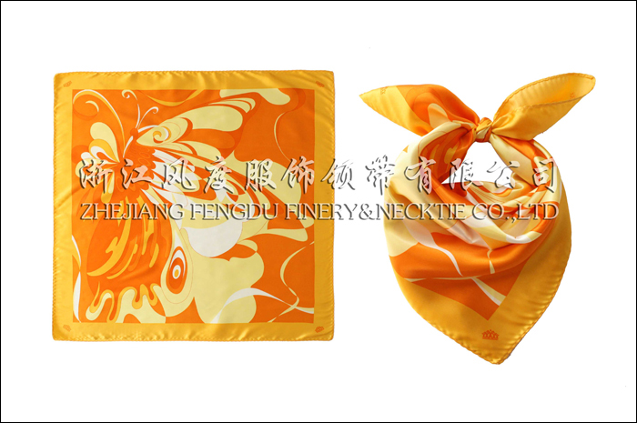 平安保險 仿絲小方巾 規格： 53x53cm