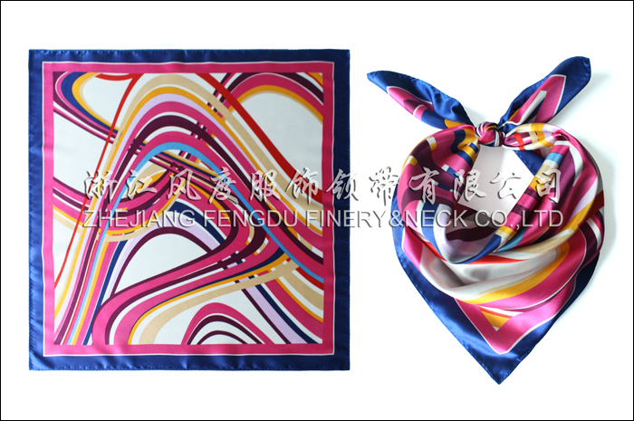 ?？诿捞m機場免稅店 仿絲小方巾 規格：53x53cm