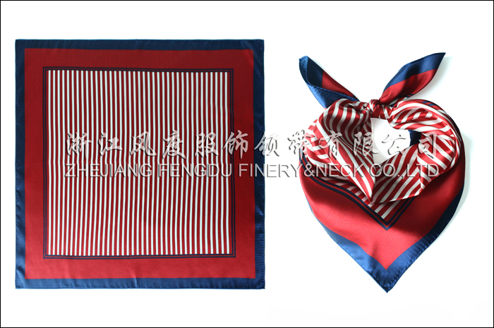 ?？诿捞m機場免稅店 仿絲小方巾 規格：53x53cm