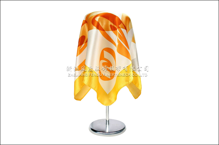 中國網通 真絲小方巾 規格：53x53cm