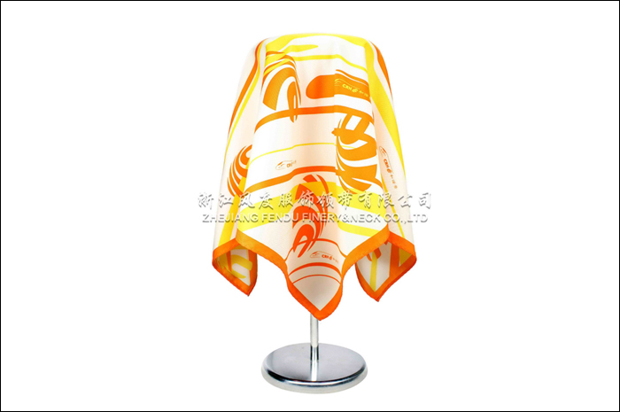 和諧號 仿絲小方巾 規格：53x53cm