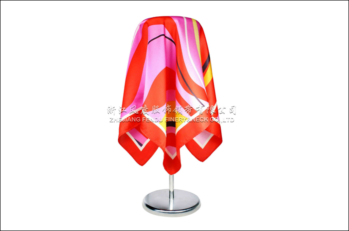 云南紅塔 真絲中方巾 規格：60x60cm