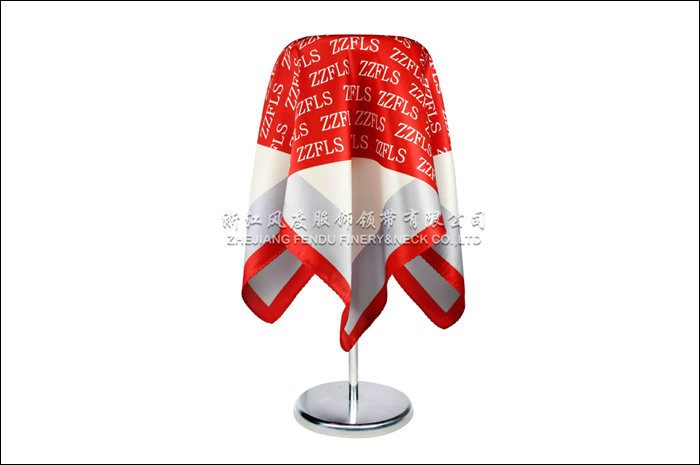 鄭州外國(guó)語(yǔ)學(xué)院 真絲小方巾 規(guī)格：53x53cm