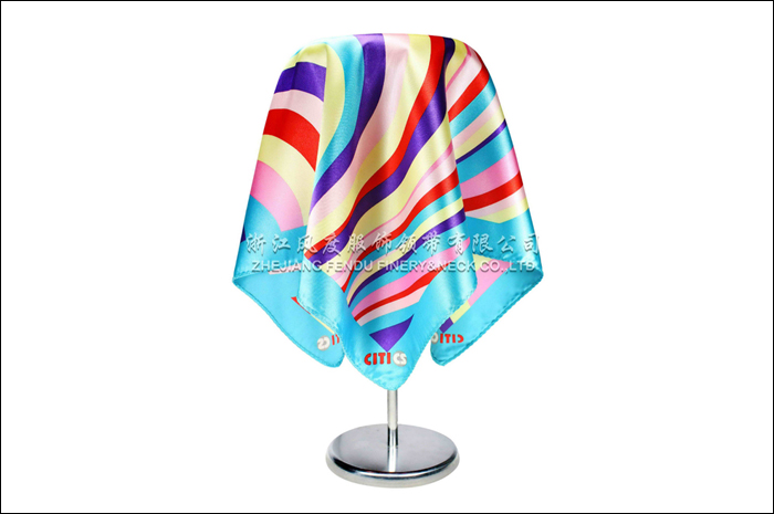 中信萬通集團 仿絲小方巾 規格：53x53cm